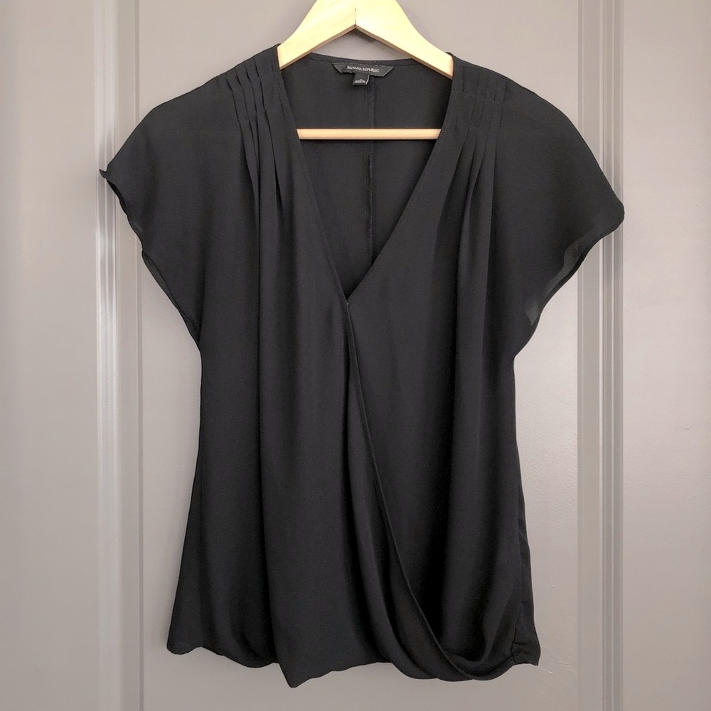 Banana Republic Black Pleated Faux Warp Top sz S